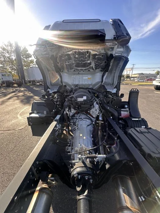 2026 Isuzu NPR - image 14