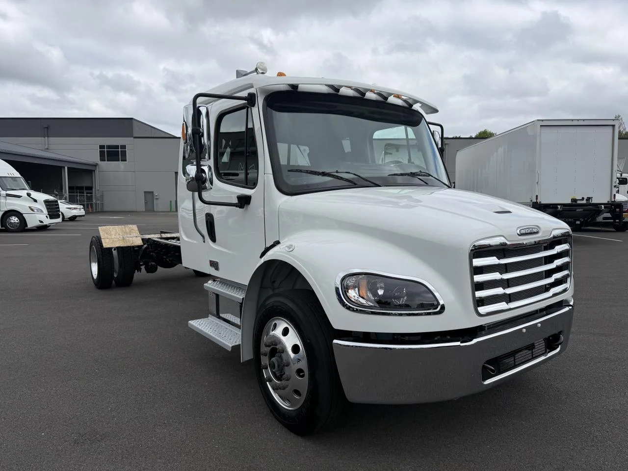 2024 Freightliner M2 106