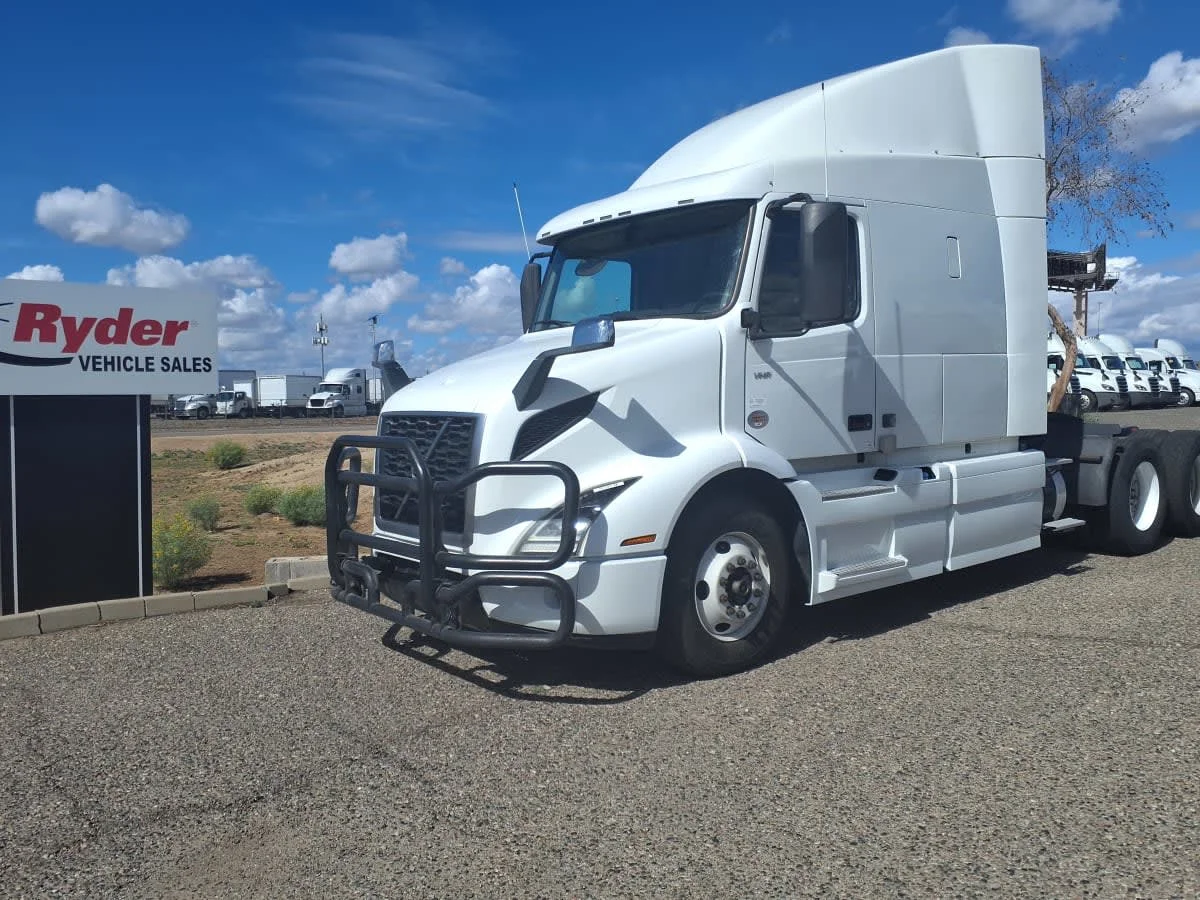 2020 Volvo VNR 640 in Phoenix, AZ