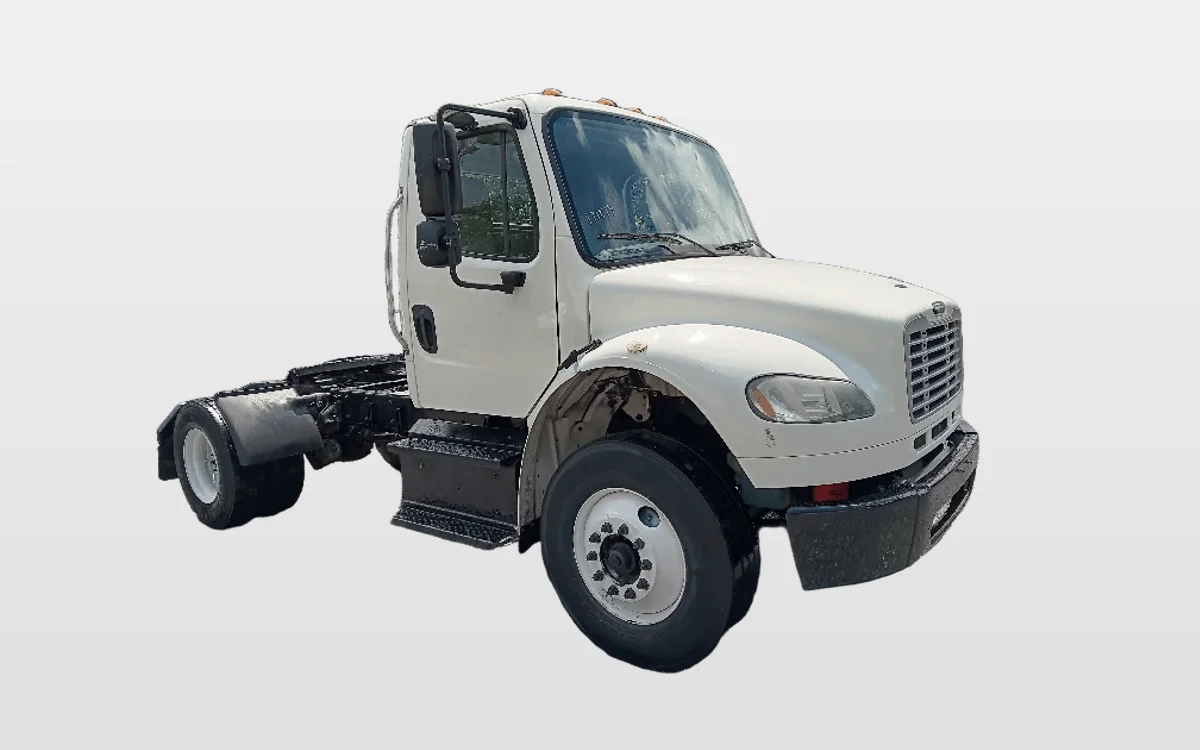 2018 Freightliner M2 106 - image 1
