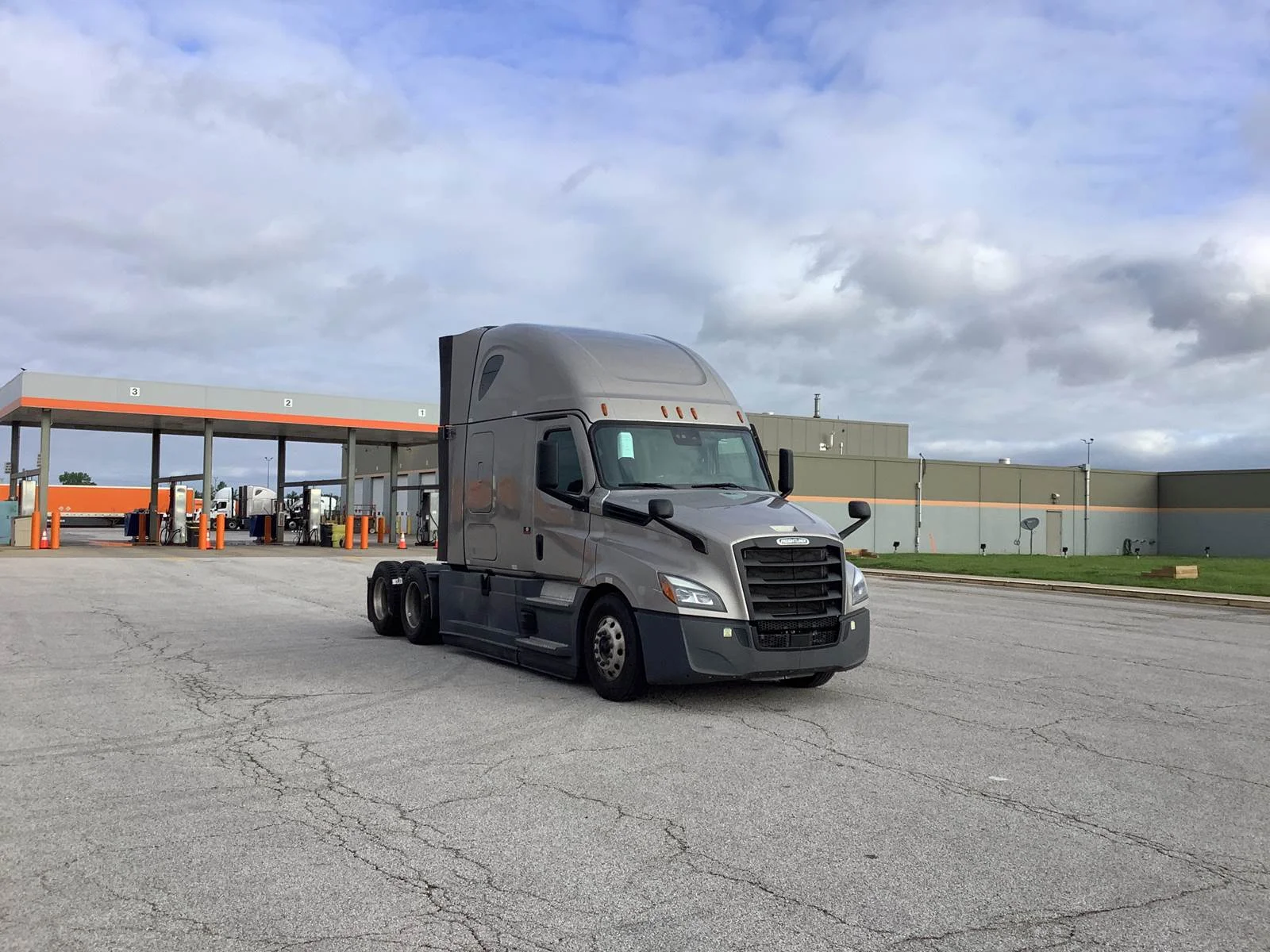 2023 Freightliner Cascadia in Edwardsville, IL