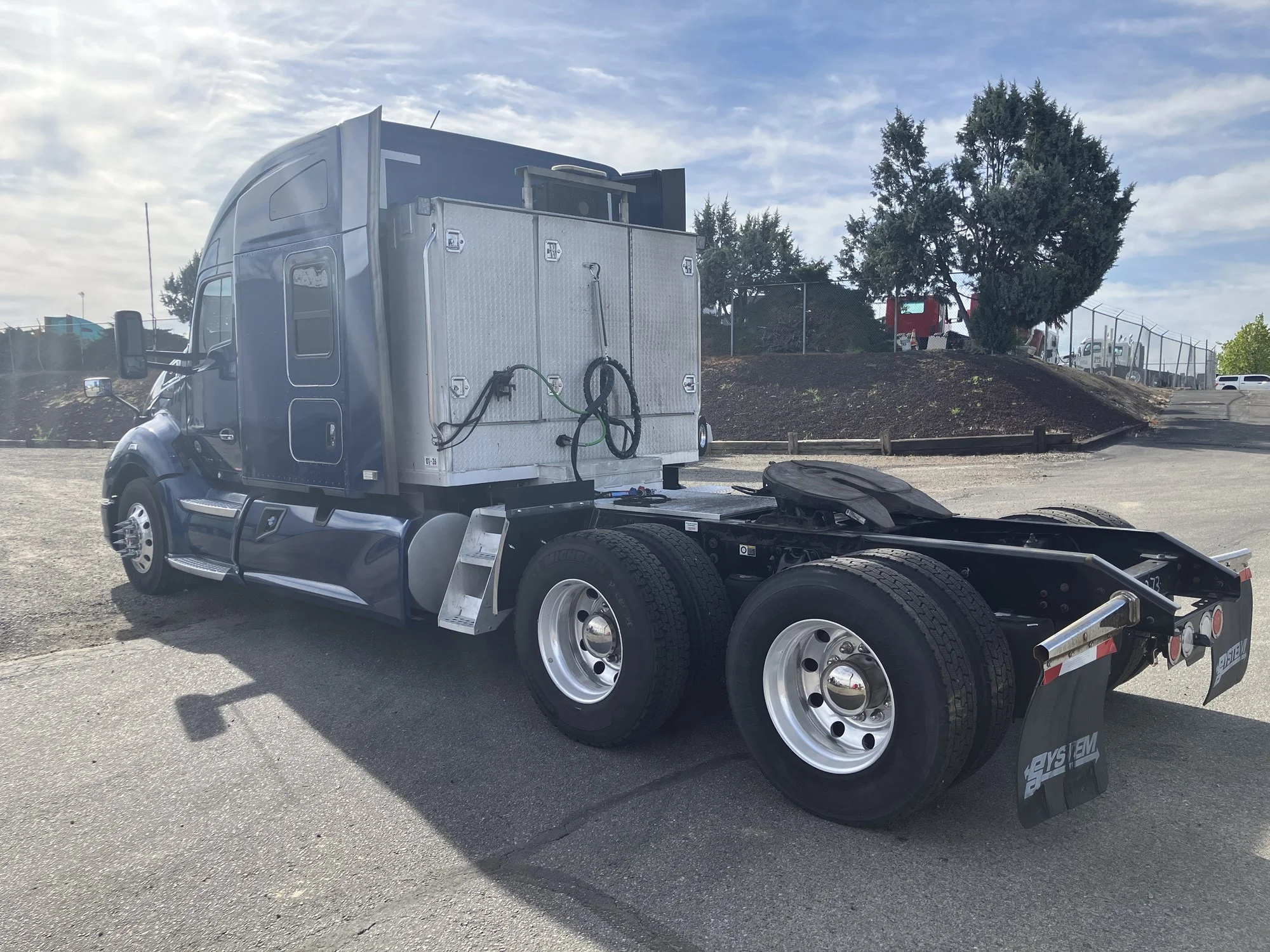 2020 Kenworth T680 - image 3