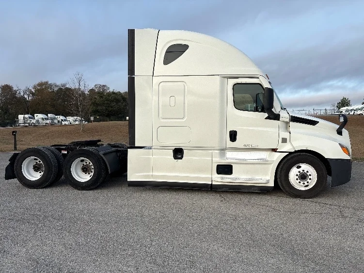 2022 Freightliner Cascadia in Meridian, MS — photo 8