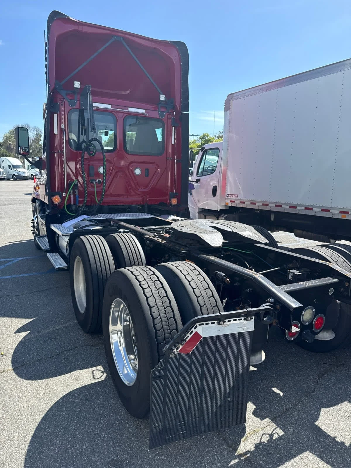 2020 Freightliner Cascadia in Fontana, CA — photo 4