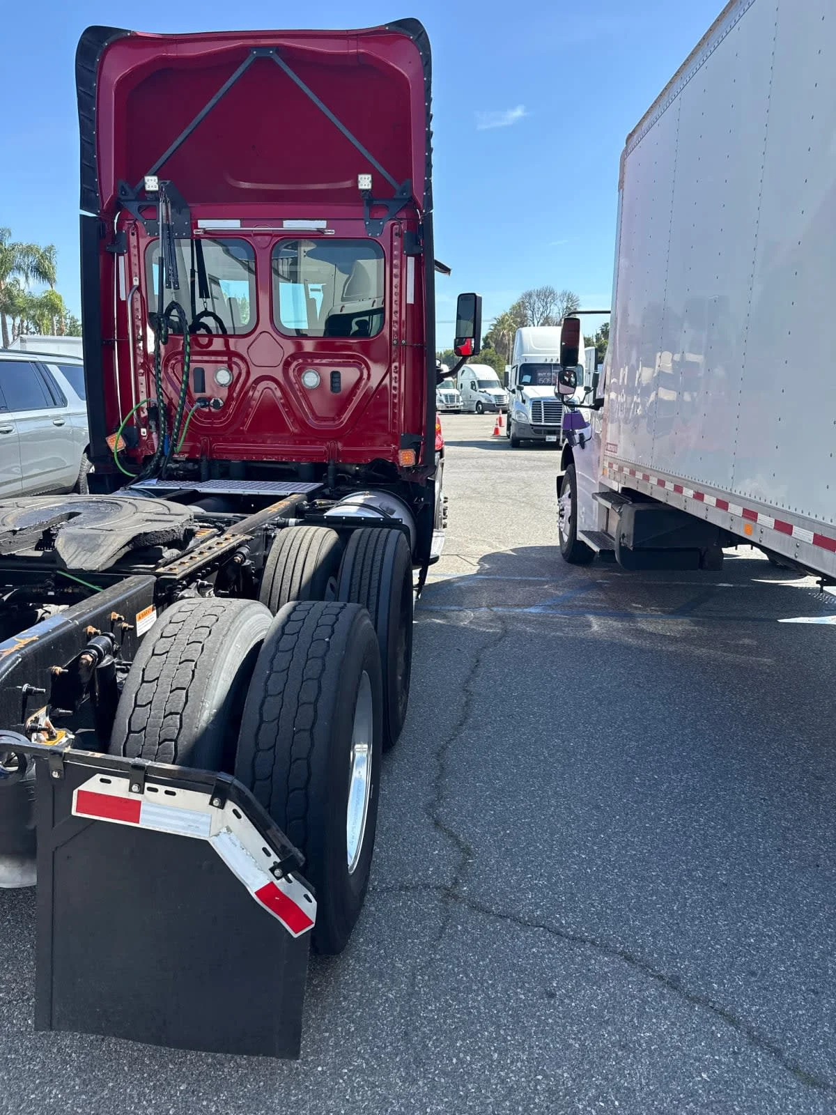 2020 Freightliner Cascadia in Fontana, CA — photo 6
