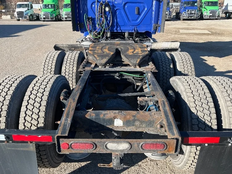 2020 Freightliner Cascadia - image 6