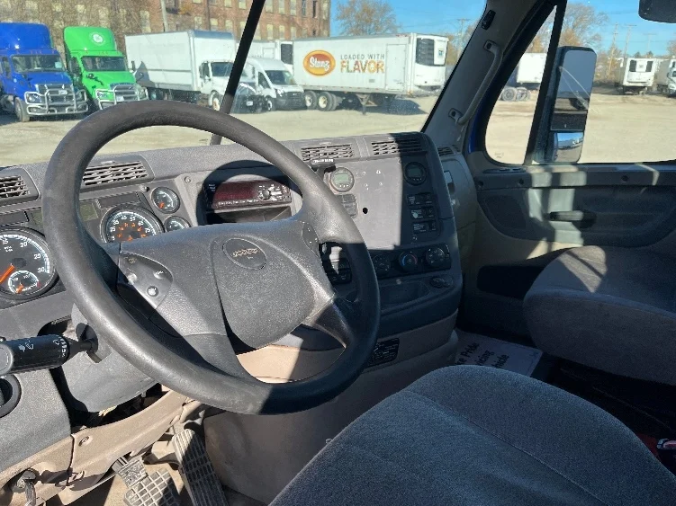 2020 Freightliner Cascadia - image 10