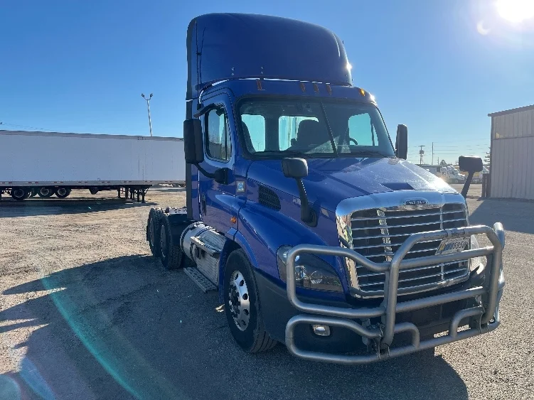 2020 Freightliner Cascadia in Elkhart, IN