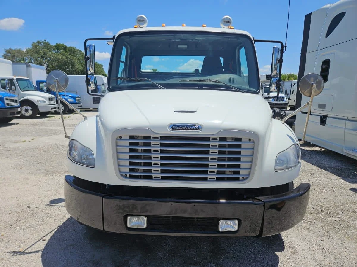 2020 Freightliner M2 106 - image 2