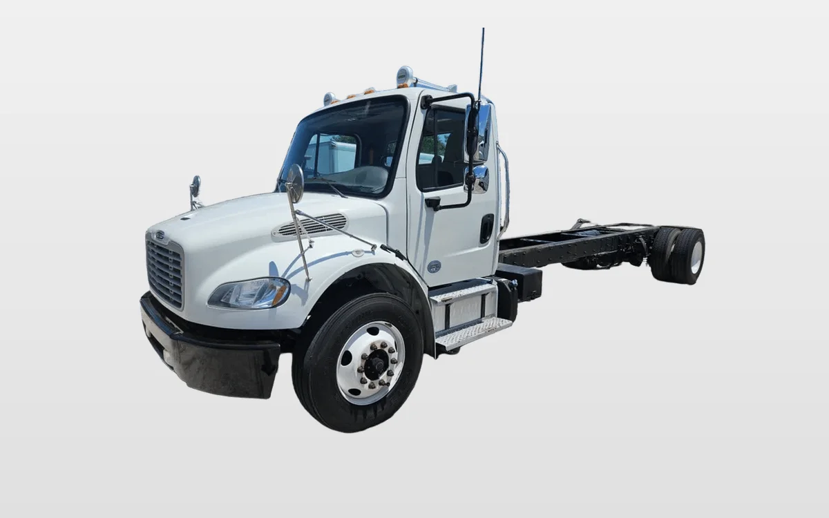 2020 Freightliner M2 106 - image 1