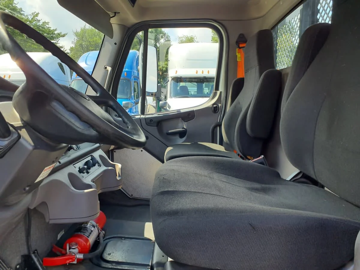 2020 Freightliner M2 106 - image 11