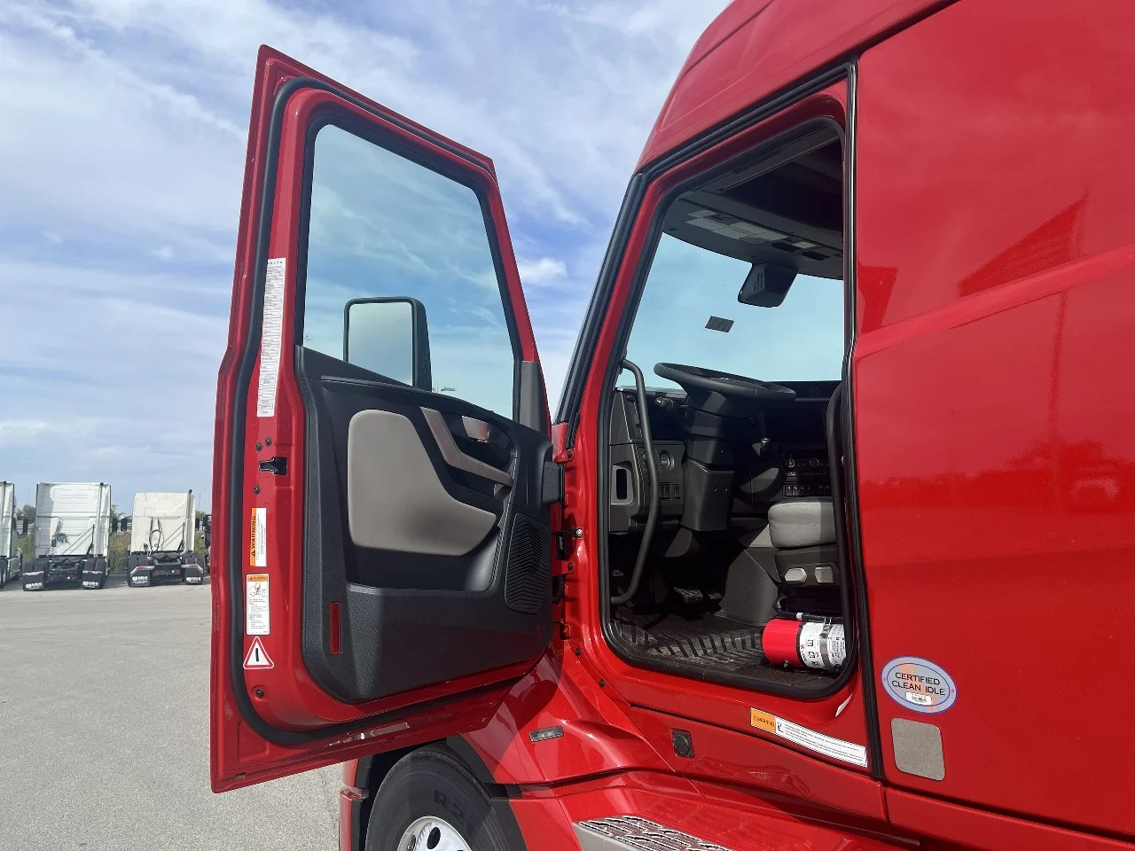 2026 Volvo VNL 860 in Pendleton, IN — photo 9