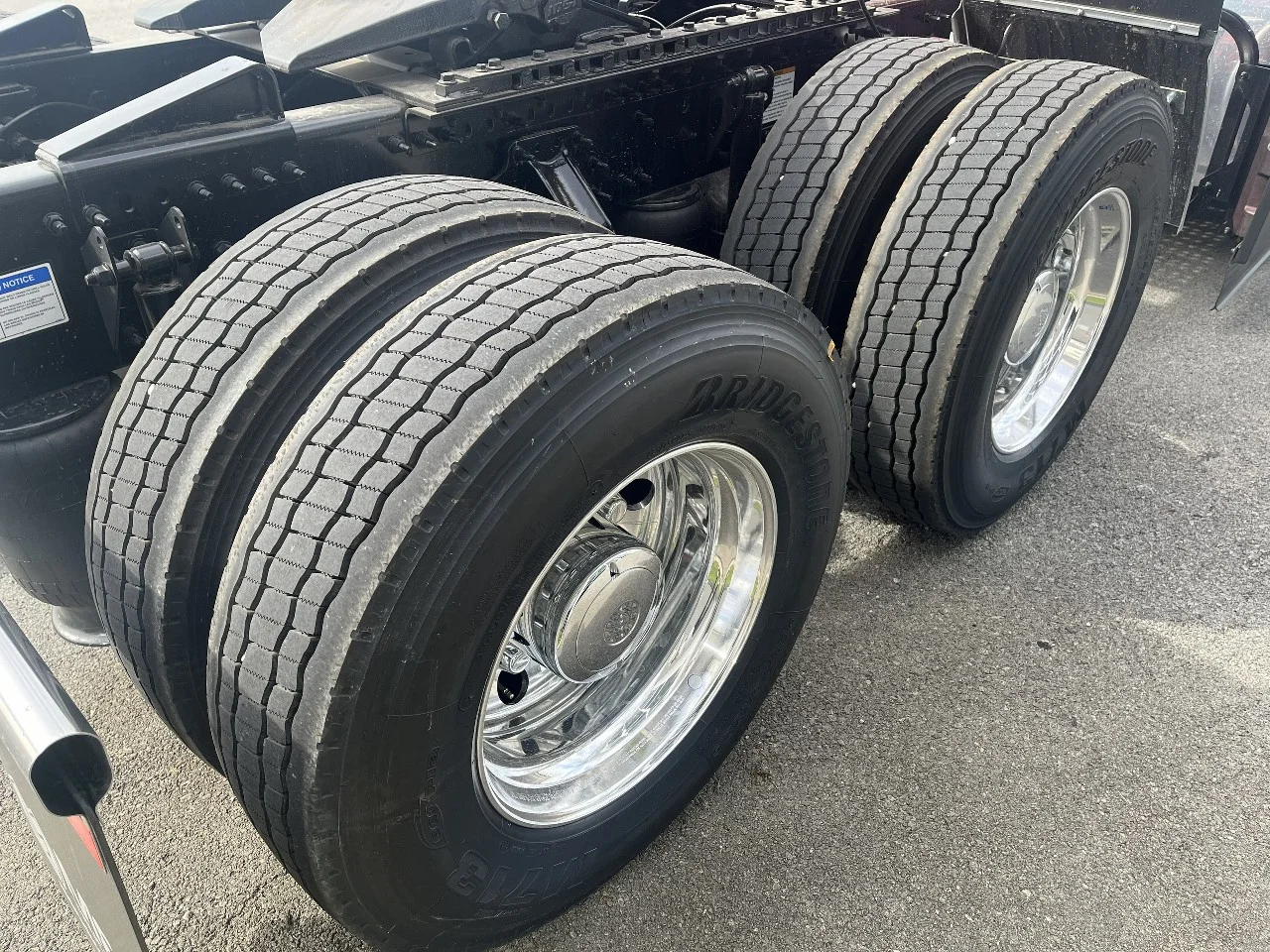 2026 Volvo VNL 860 in Pendleton, IN — photo 5