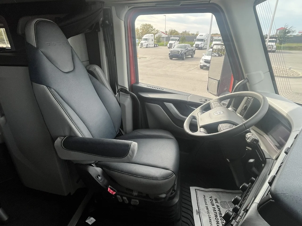 2026 Volvo VNL 860 in Pendleton, IN — photo 14