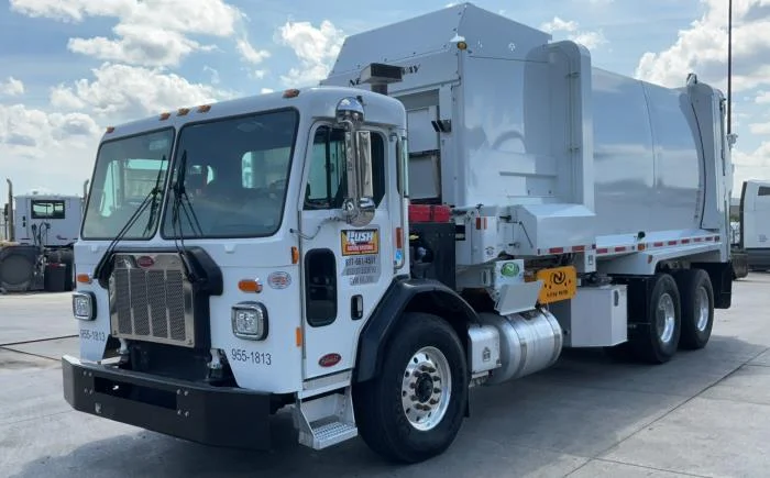 2025 Peterbilt 520 — photo 2