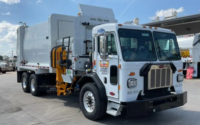 2025 Peterbilt 520 — photo 3