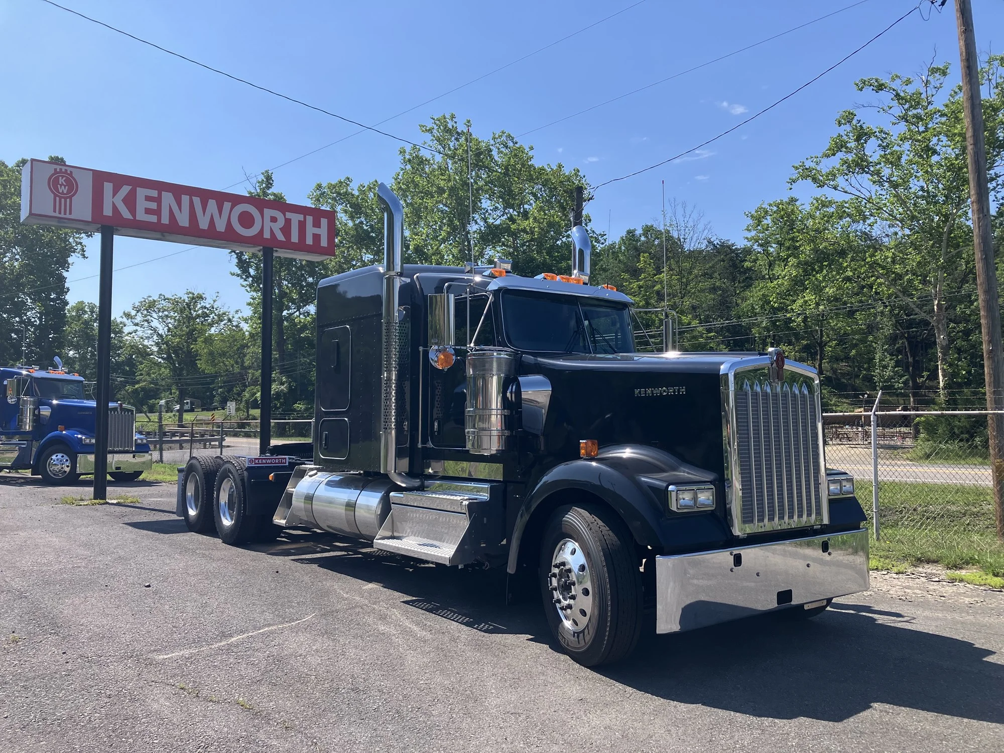 2027 Kenworth W900 in Keyser, WV — photo 3