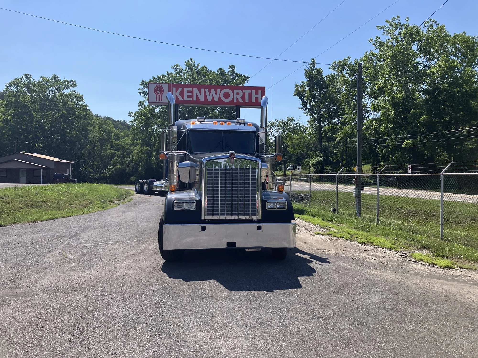 2027 Kenworth W900 in Keyser, WV — photo 2