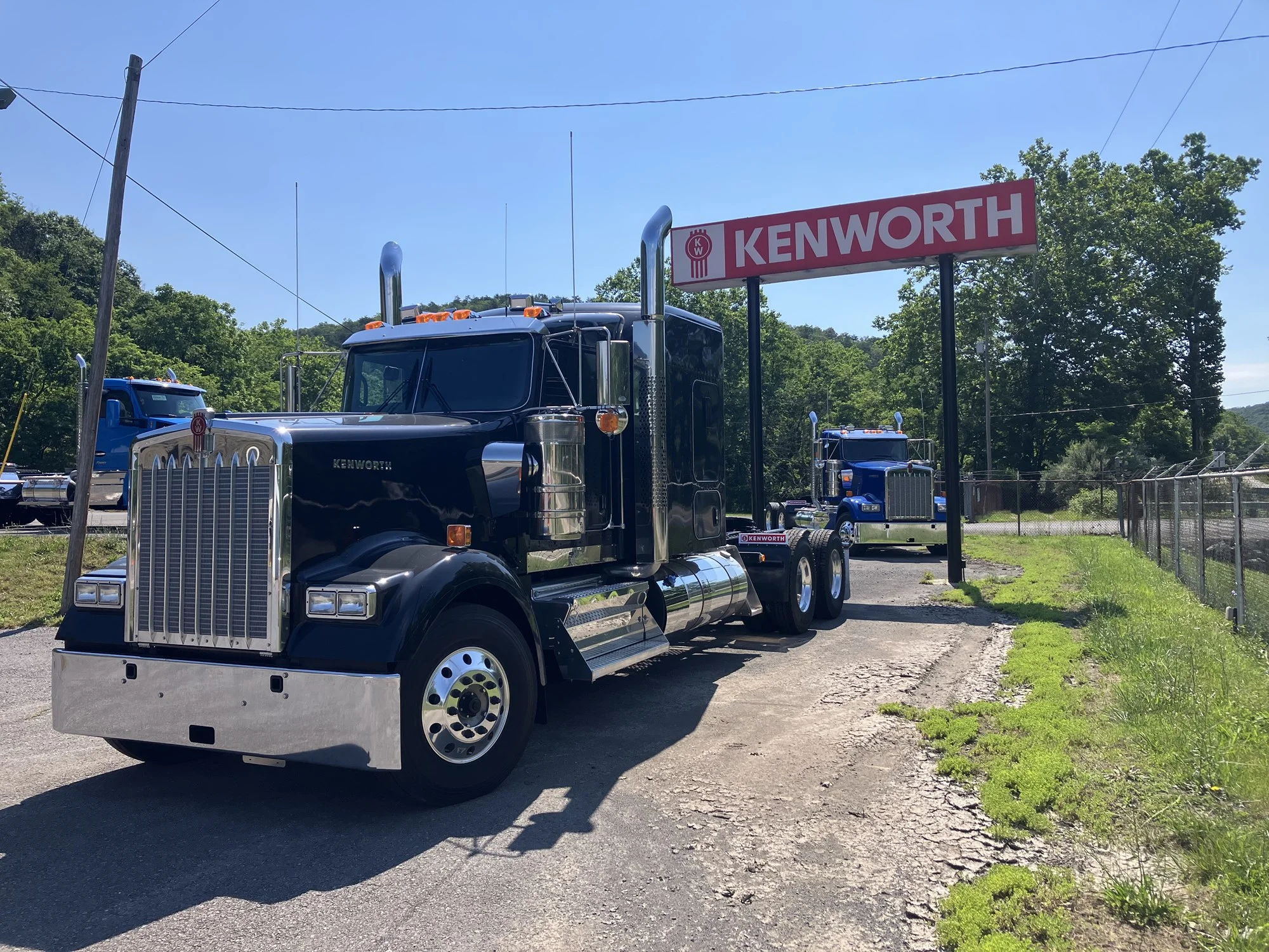 2027 Kenworth W900