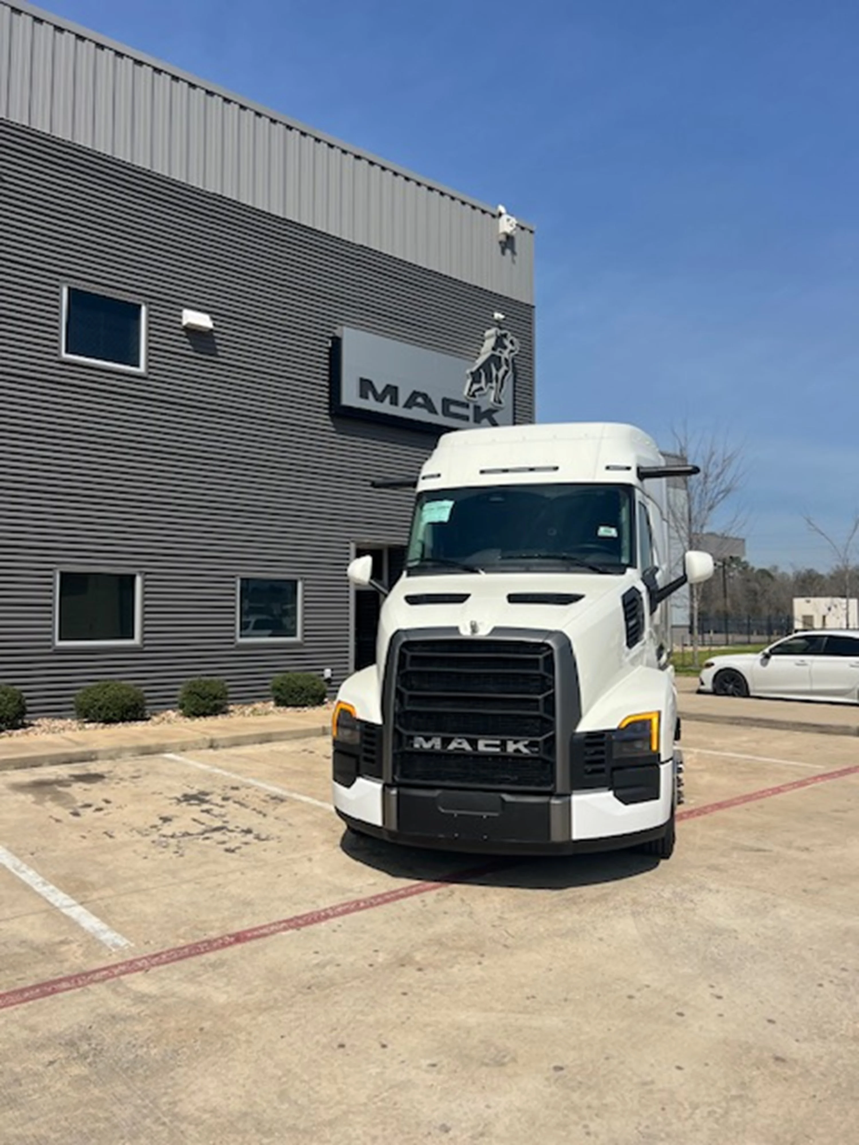 2026 Mack Pinnacle in Houston, TX — photo 3