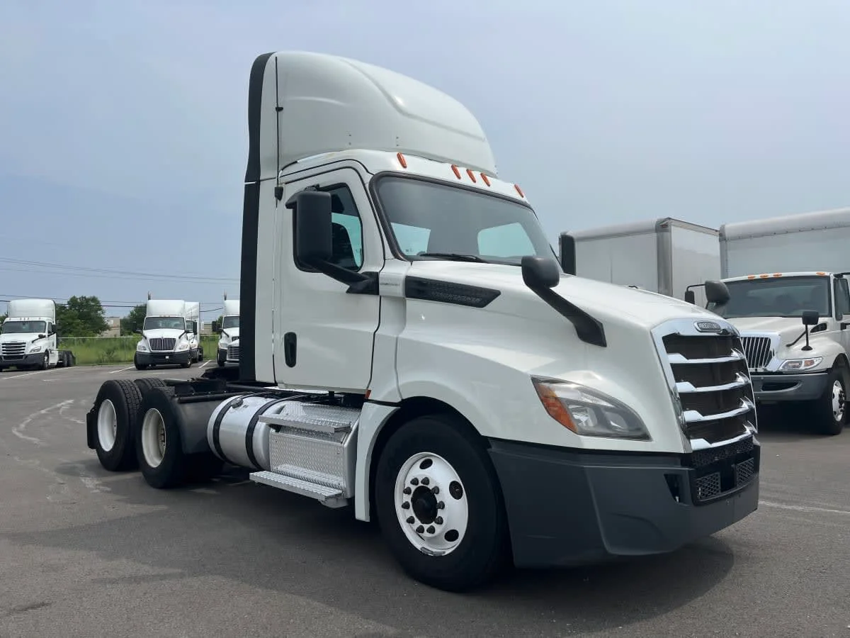2019 Freightliner Cascadia in Beltsville, MD — photo 3