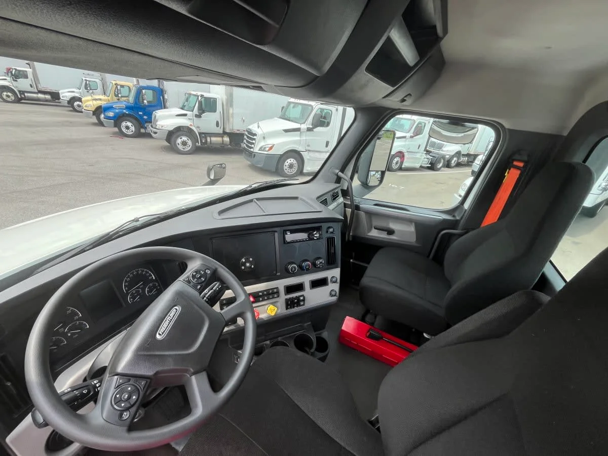 2019 Freightliner Cascadia in Beltsville, MD — photo 7