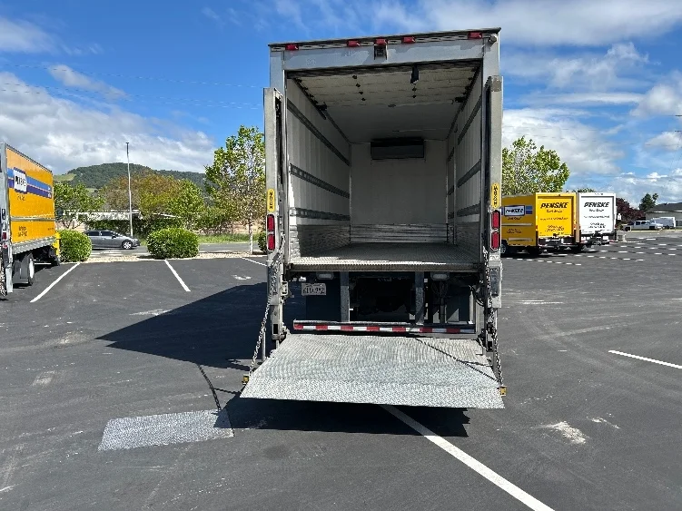 2019 International 4300 - image 9