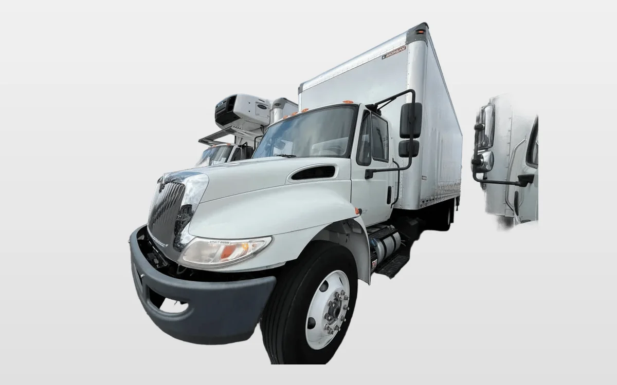 2018 International 4300 - image 1