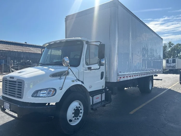 2016 Freightliner eM2 in Torrance, CA — photo 3