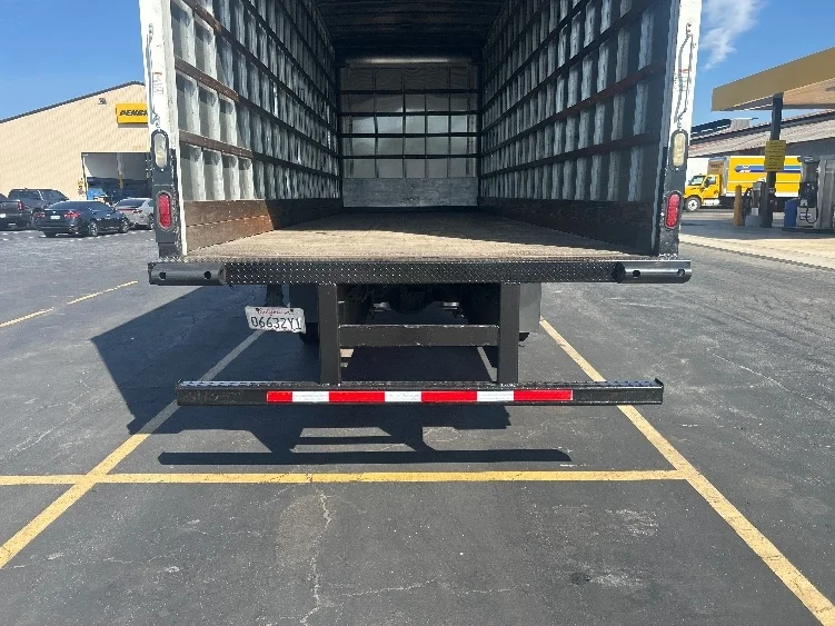 2016 Freightliner eM2 in Torrance, CA — photo 9