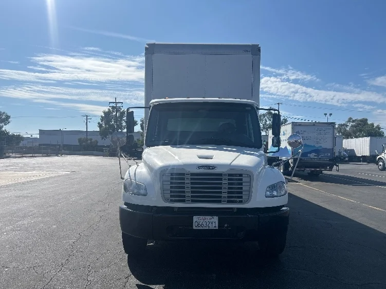 2016 Freightliner eM2 in Torrance, CA — photo 2