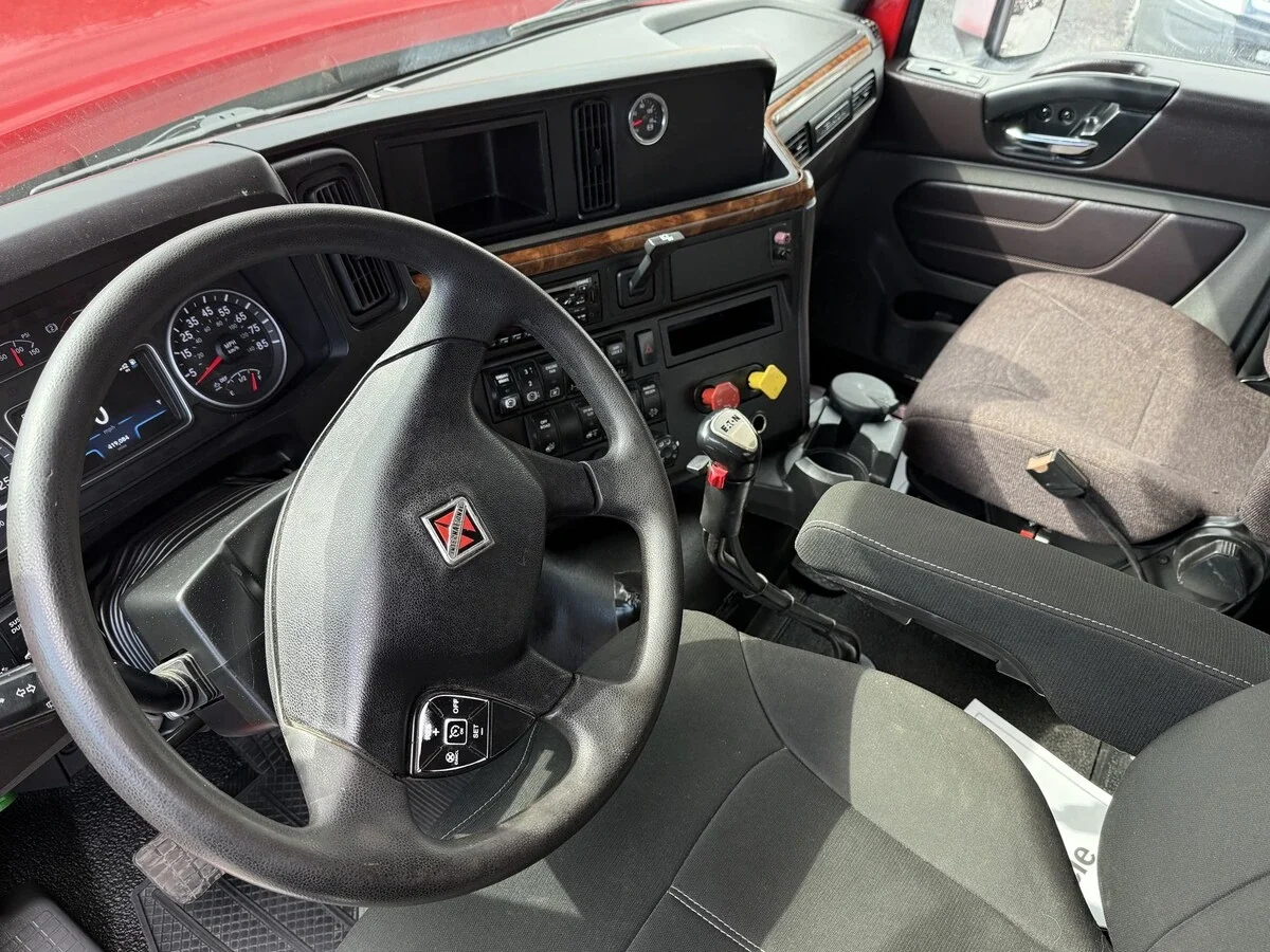 2020 International HV - image 13