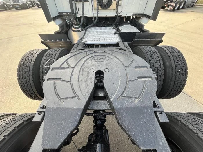 2021 International LT - image 5