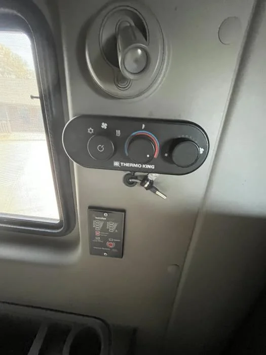 2021 International LT - image 16