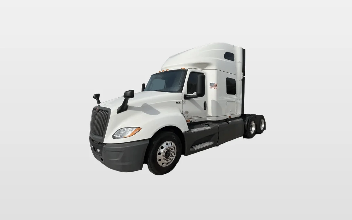 2021 International LT - image 1