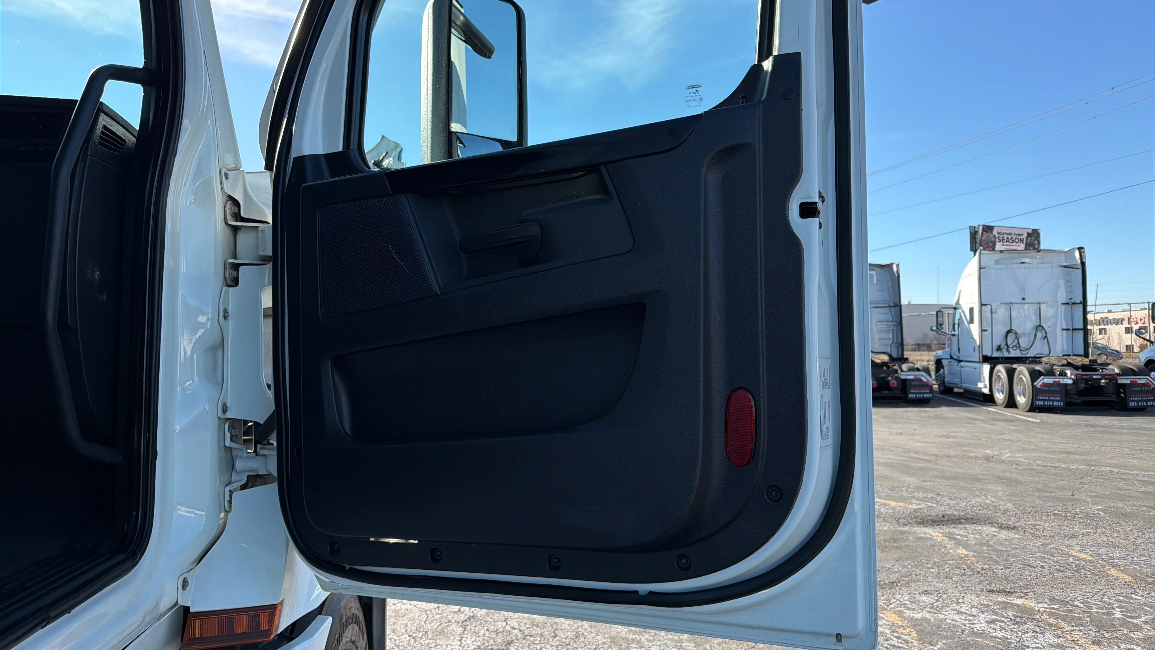 2023 Freightliner Cascadia - image 46