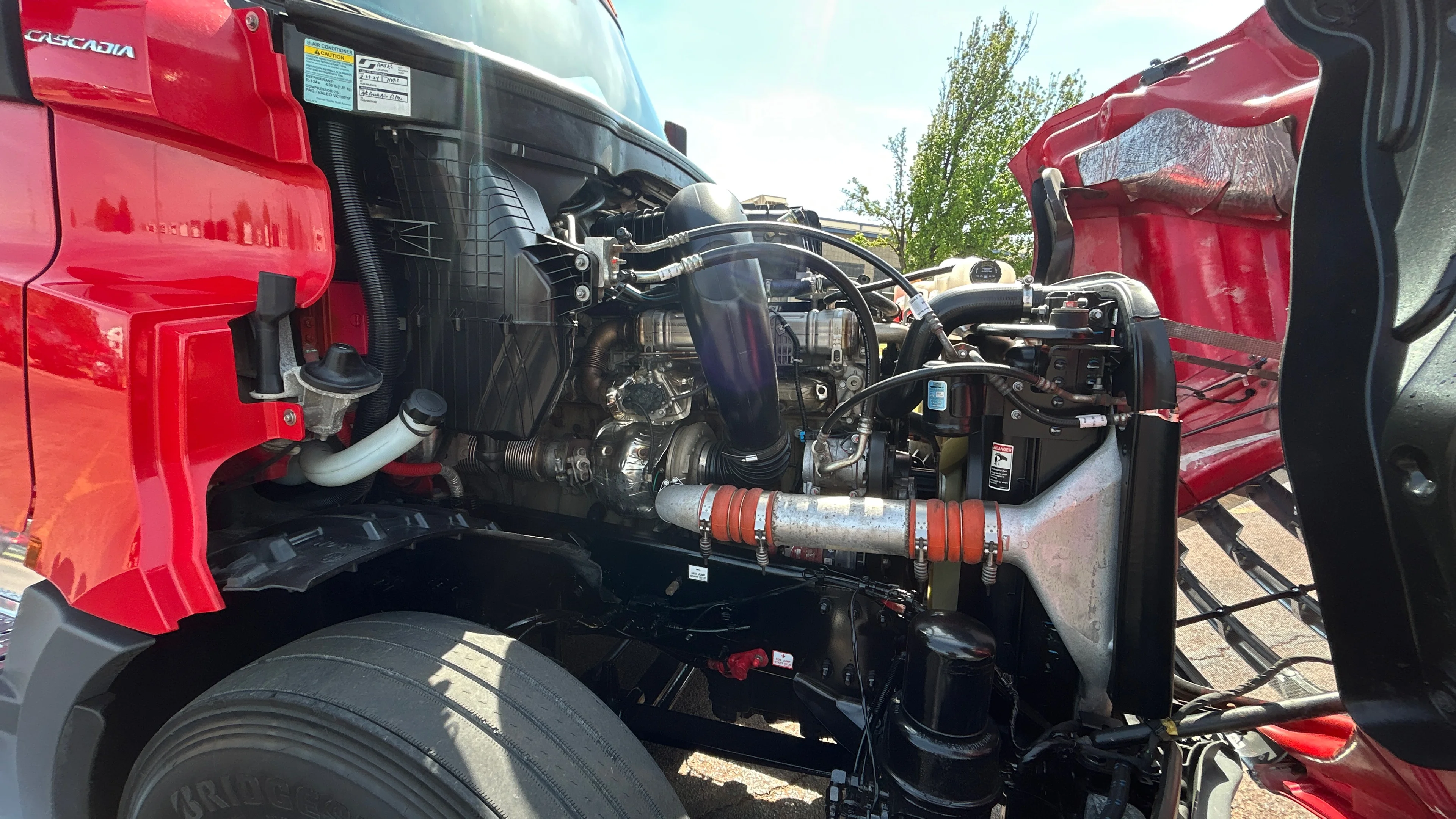 2023 Freightliner Cascadia in Kansas City, MO — photo 26