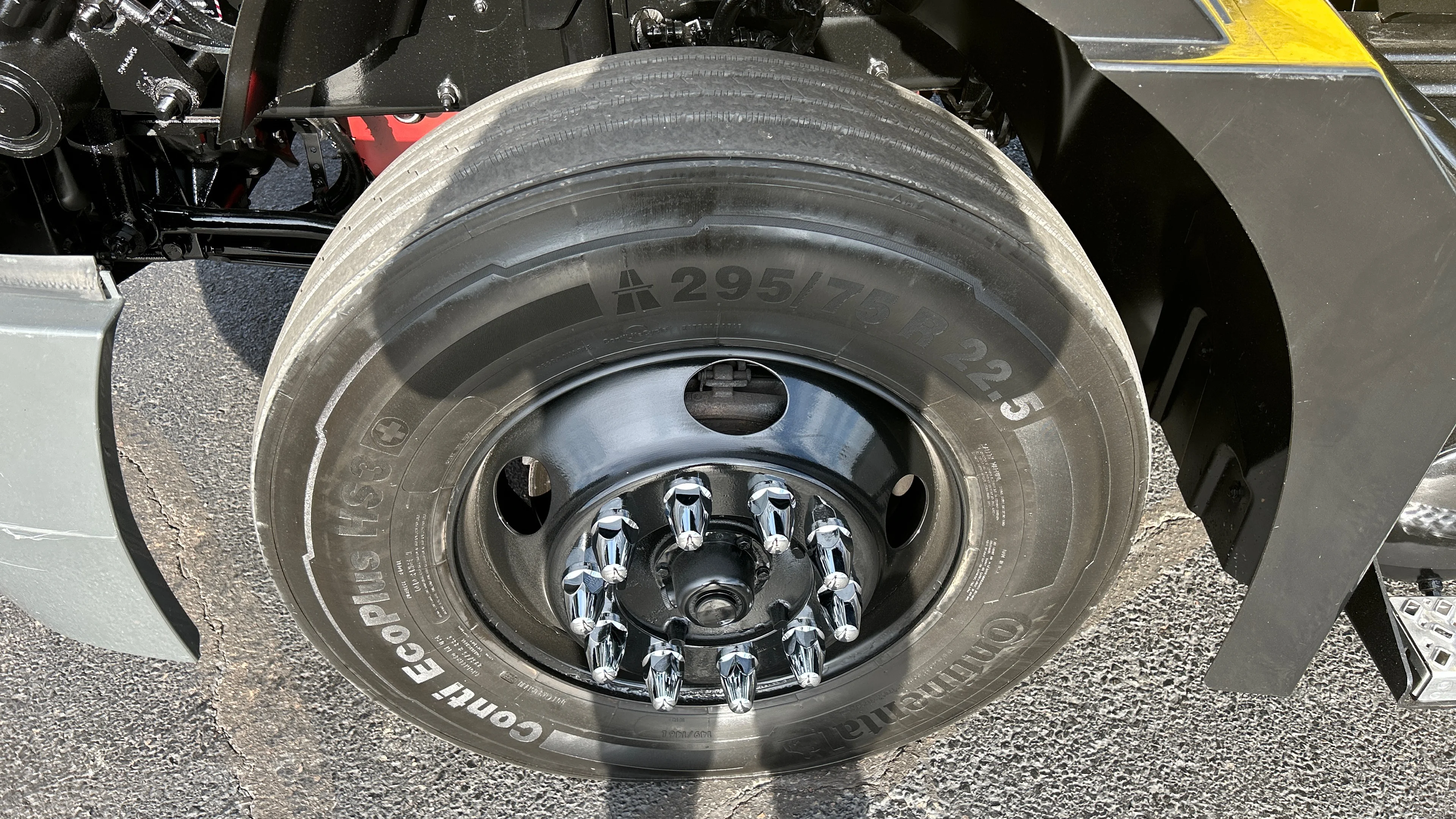 2023 Freightliner Cascadia - image 1