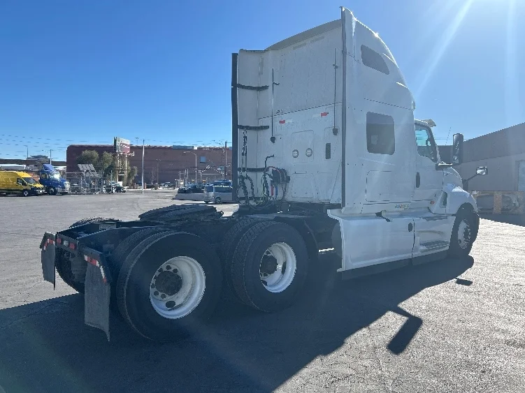 2020 International LT - image 7