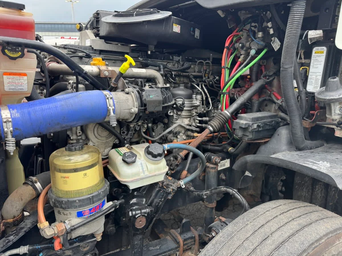 2019 Freightliner Cascadia - image 6