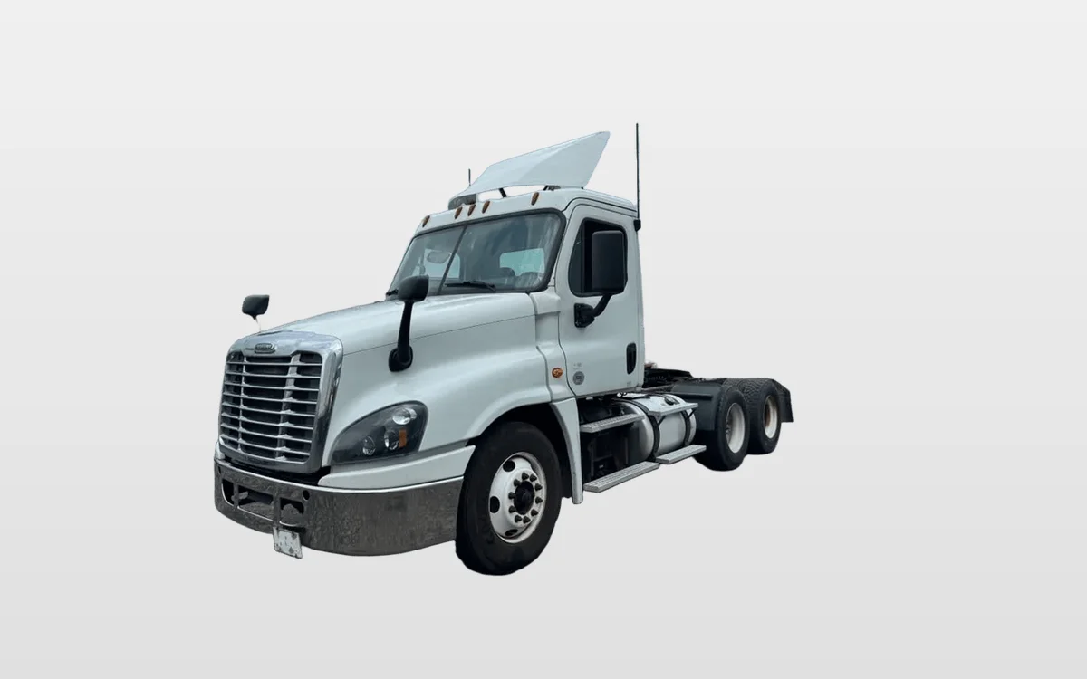 2019 Freightliner Cascadia - image 1