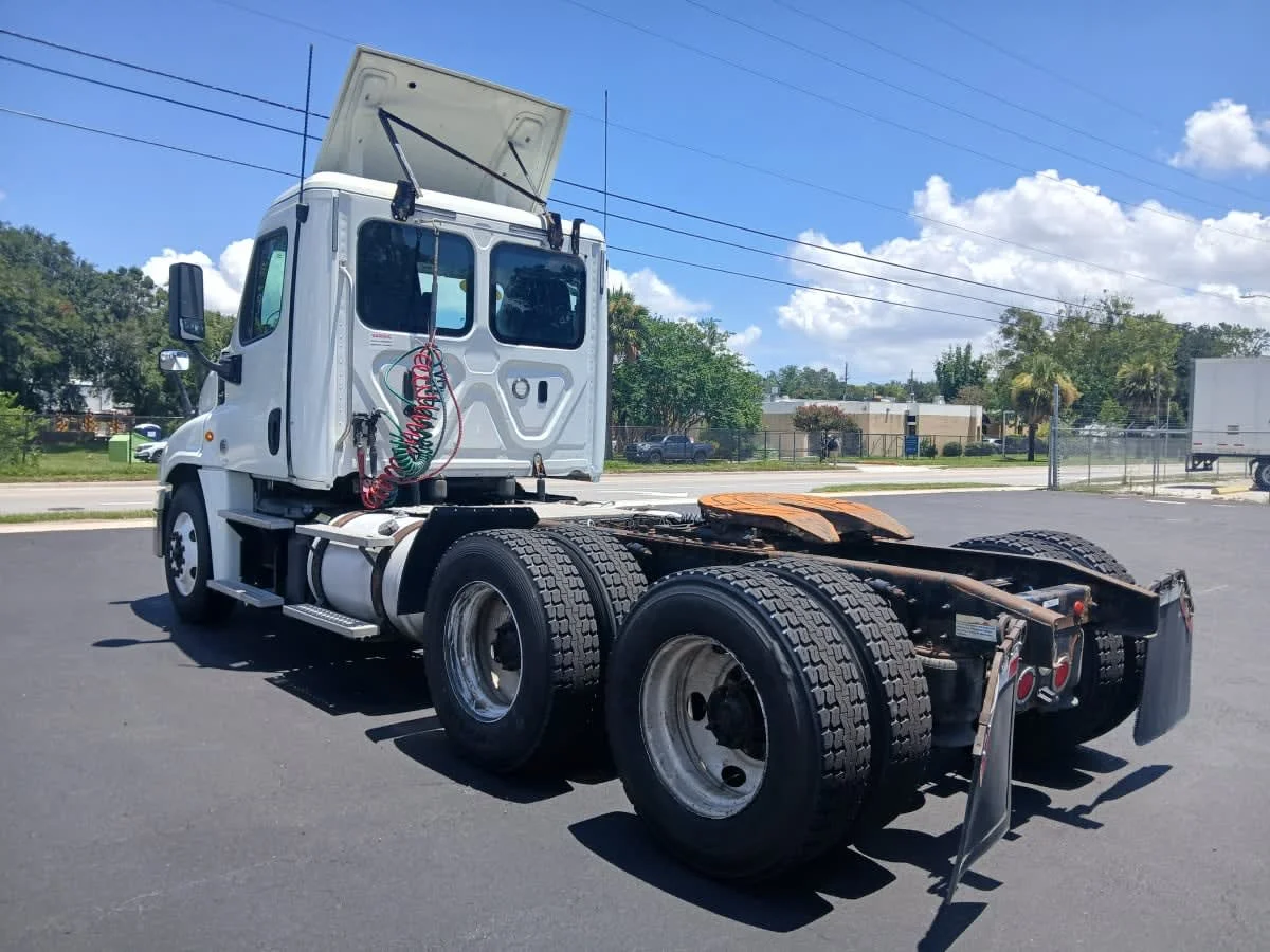 2019 Freightliner Cascadia in Jacksonville, FL — photo 6
