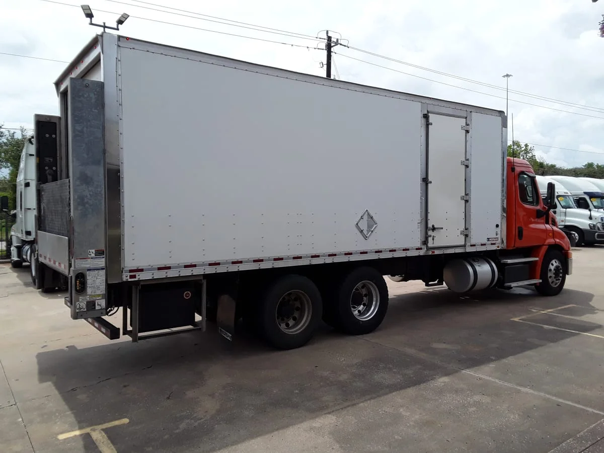 2017 Freightliner Cascadia in Houston, TX — photo 4