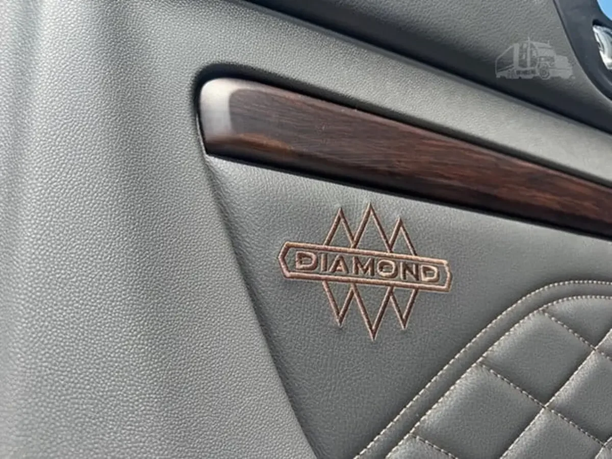 2026 International HX - image 8