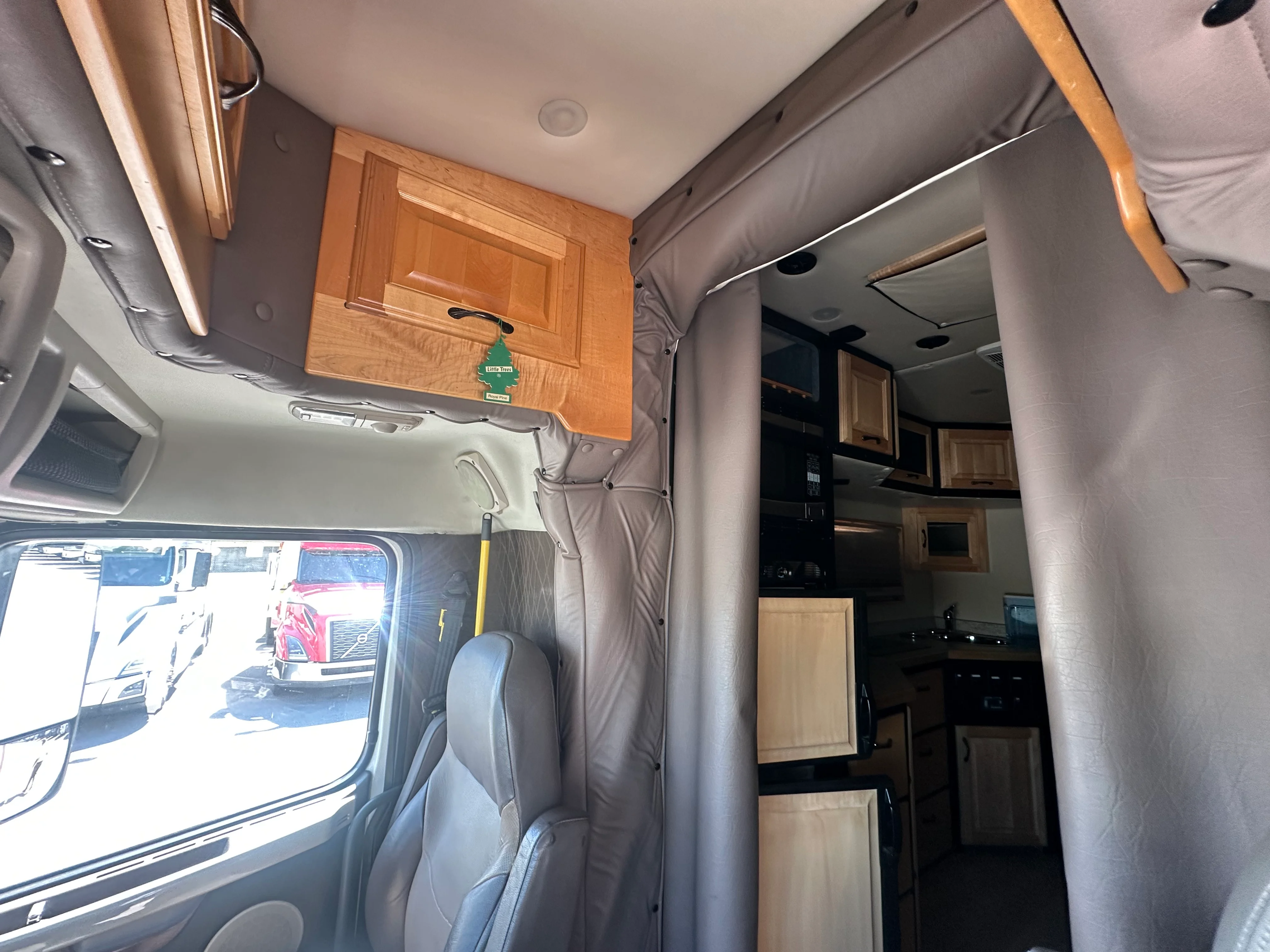 2016 Volvo VNL 860 in ATLANTA (700 & 703), GA — photo 8