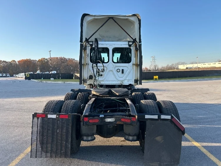 2021 Freightliner Cascadia - image 6