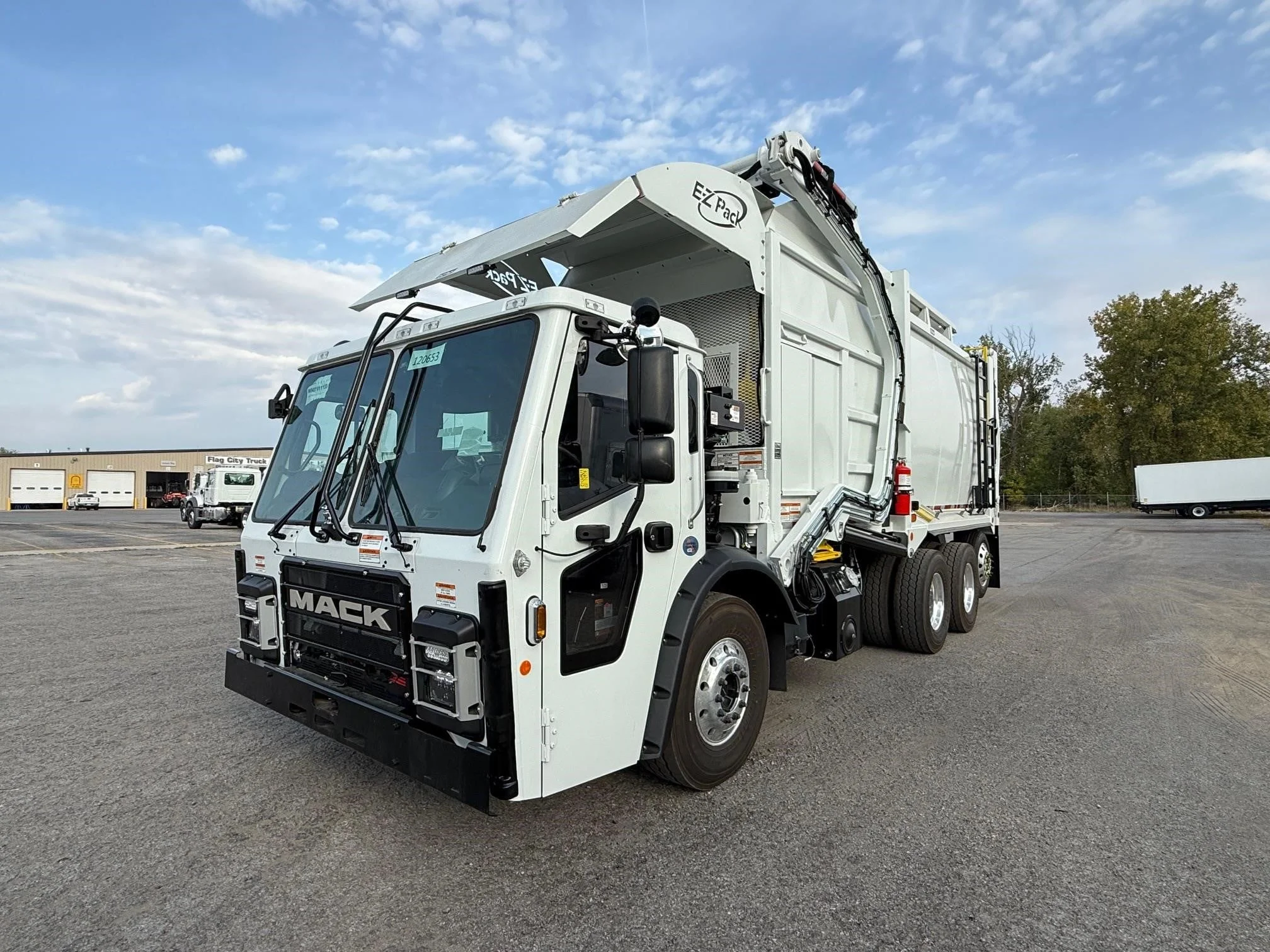 2026 Mack LR — photo 2
