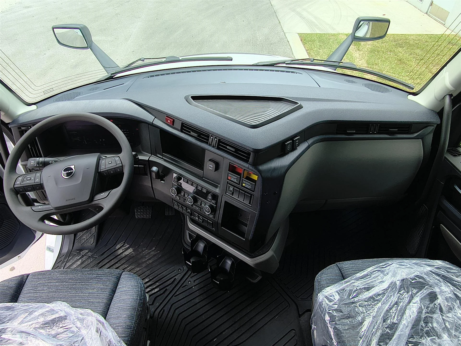 2027 Volvo VNL 860 in Fort Lauderdale, FL — photo 13