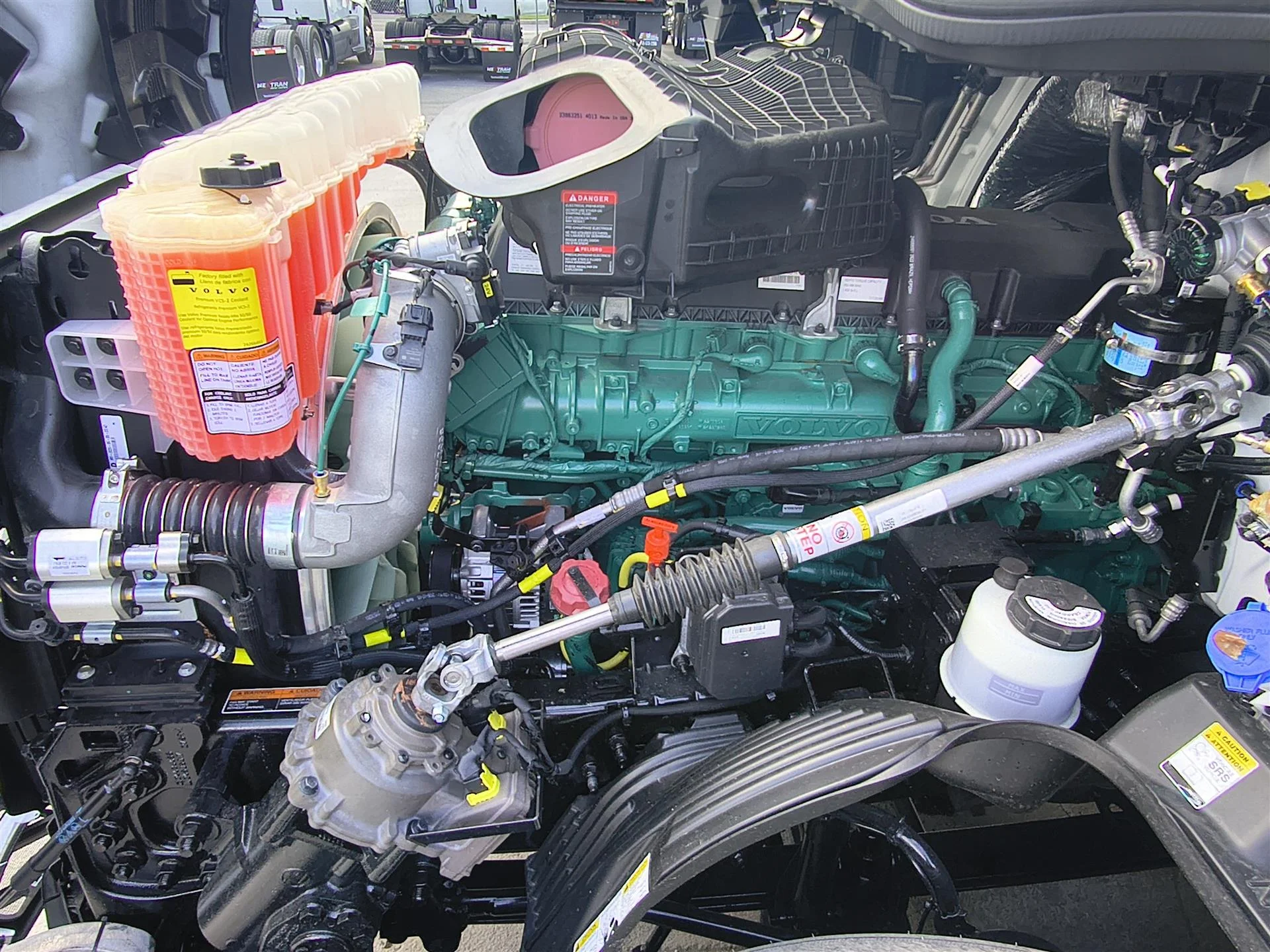2027 Volvo VNL 860 in Fort Lauderdale, FL — photo 8