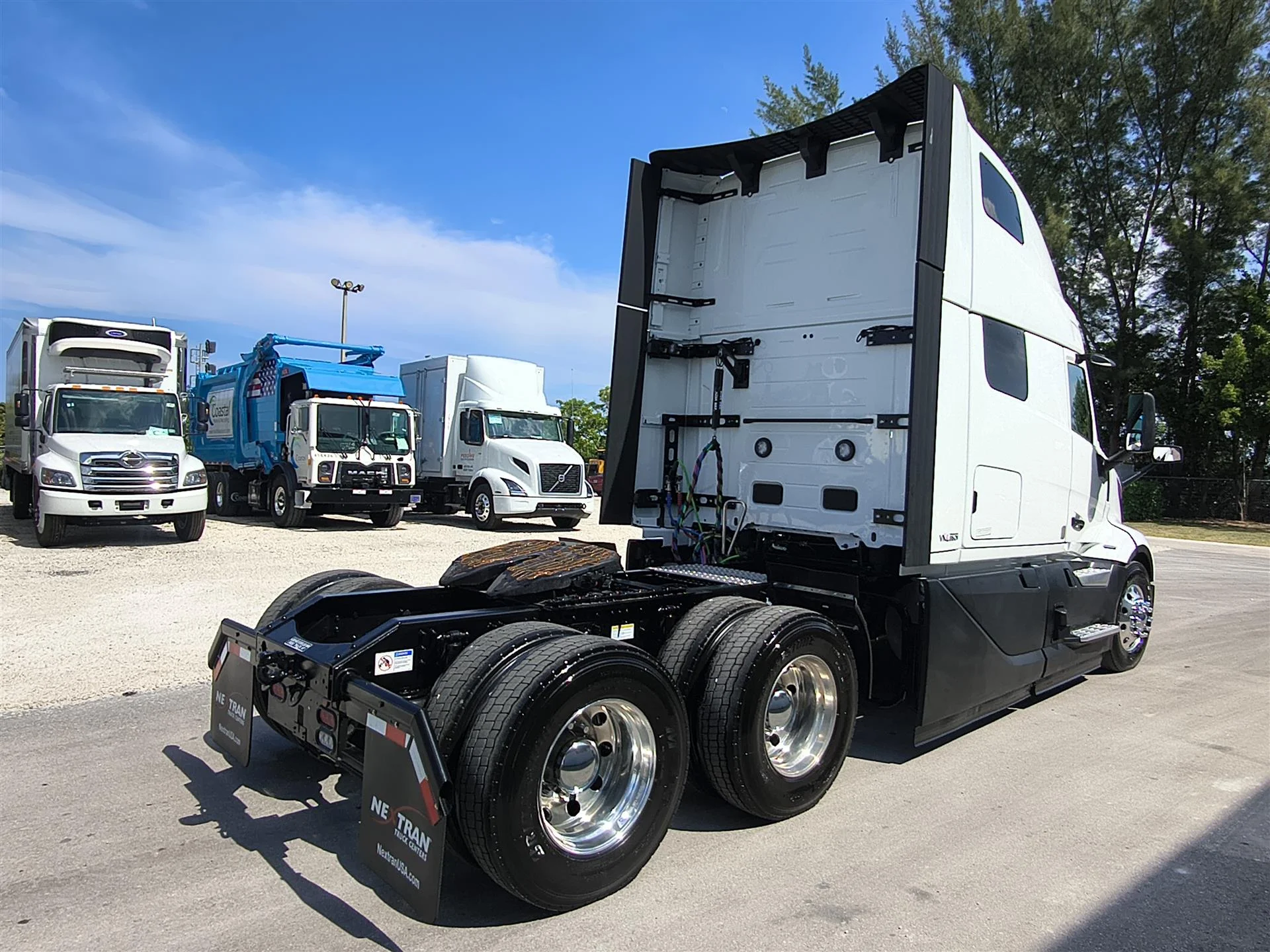 2027 Volvo VNL 860 in Fort Lauderdale, FL — photo 4